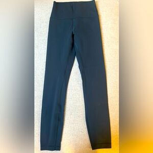 Lululemon Wunder Train High-Rise Tight 25”.
